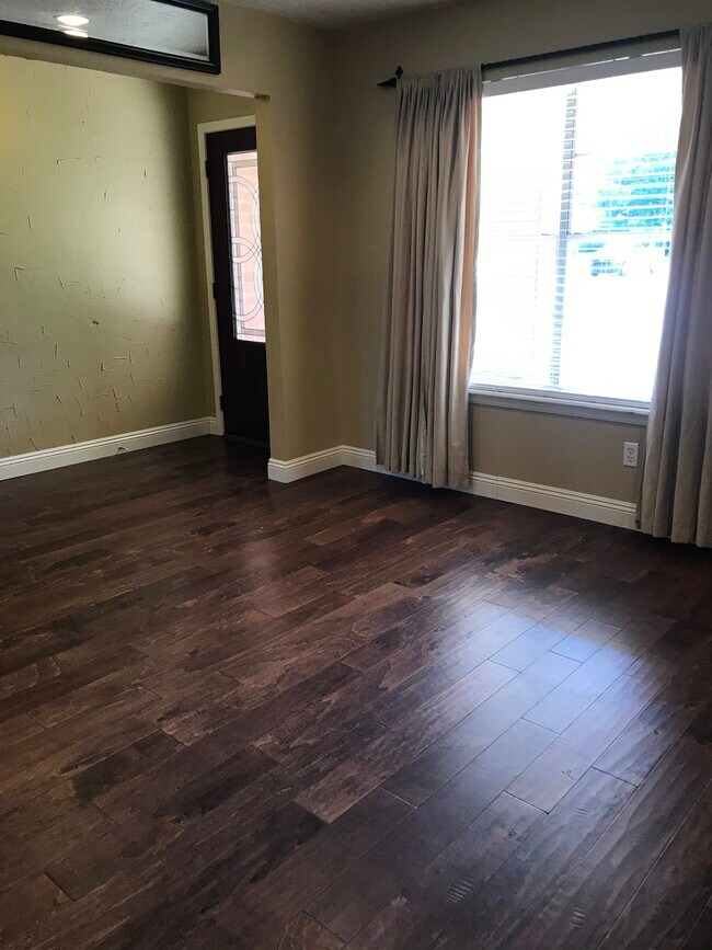 Building Photo - 2349 Houston Avenue