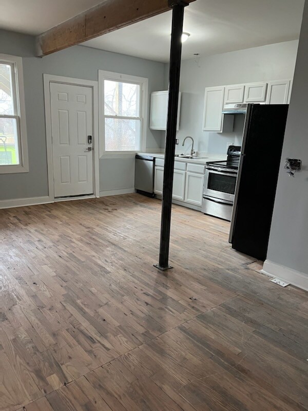 living area - 222 Kenilworth St