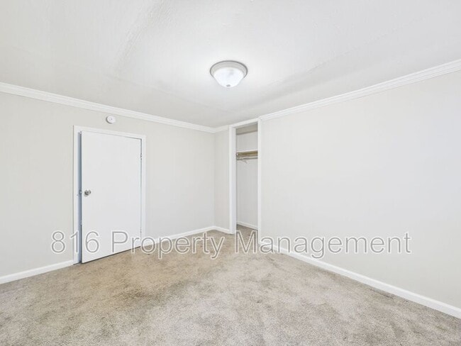 Building Photo - 126 S Village Terrace