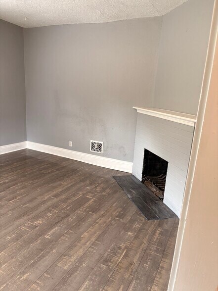 Building Photo - 3723 Sylvan Pl