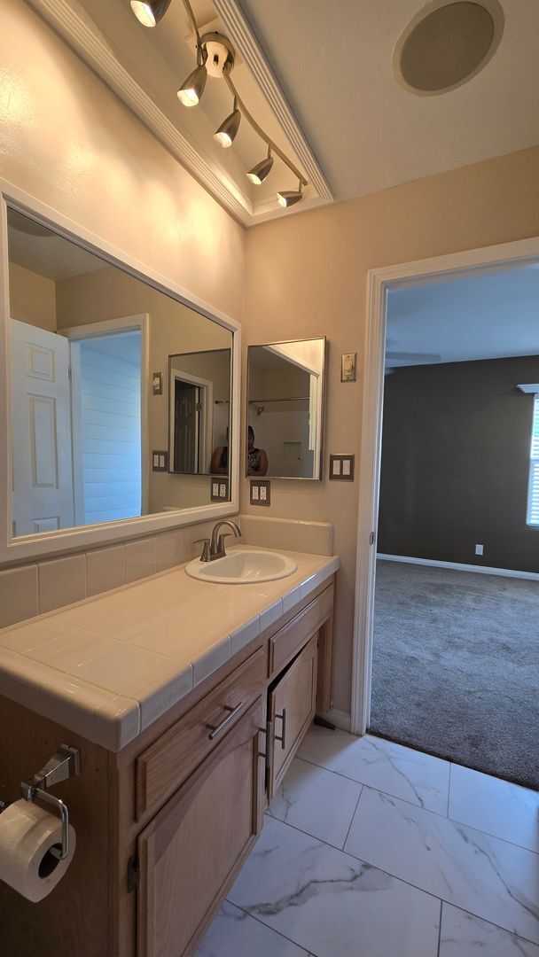 Building Photo - 10315 Cheyenne Dr