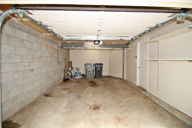 Building Photo - 100 Grouse Ct