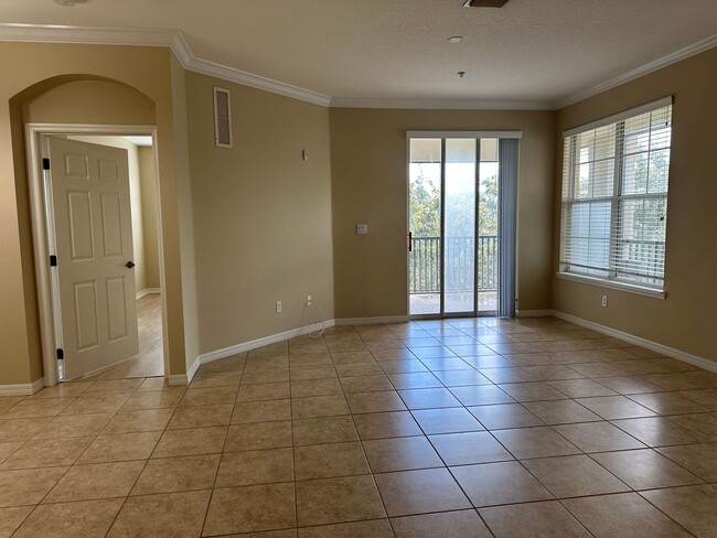 Building Photo - Lakeside at Lakes of Windermere, 3rd Floor...