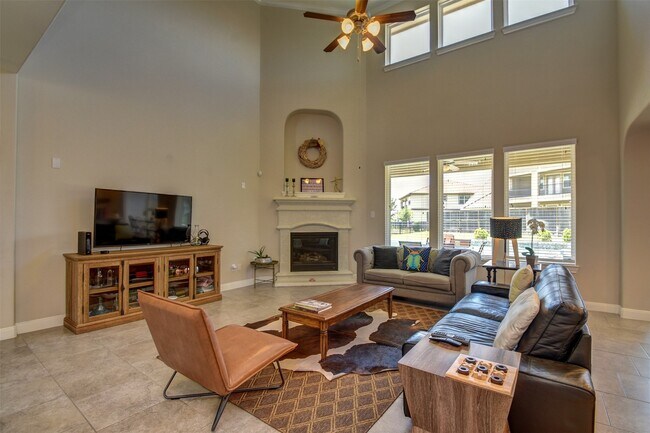 Building Photo - 25710 Oakwood Knoll Dr