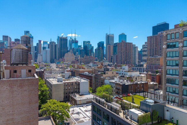 Building Photo - 547 W 47th St