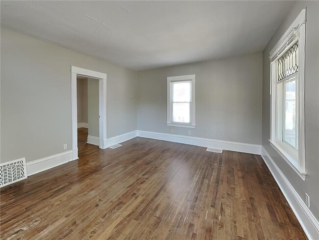 Building Photo - 4042 Clinton Ave