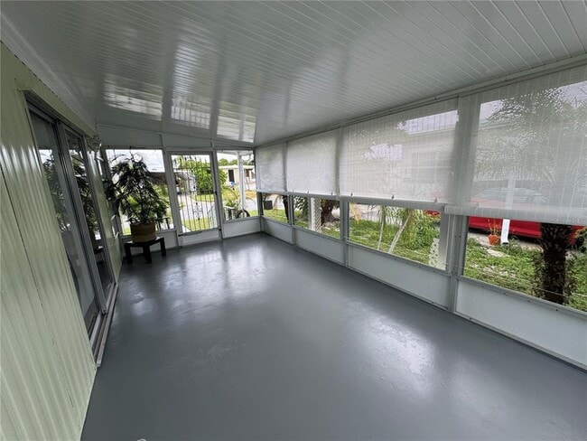 Building Photo - 410 49th Ave Terrace W
