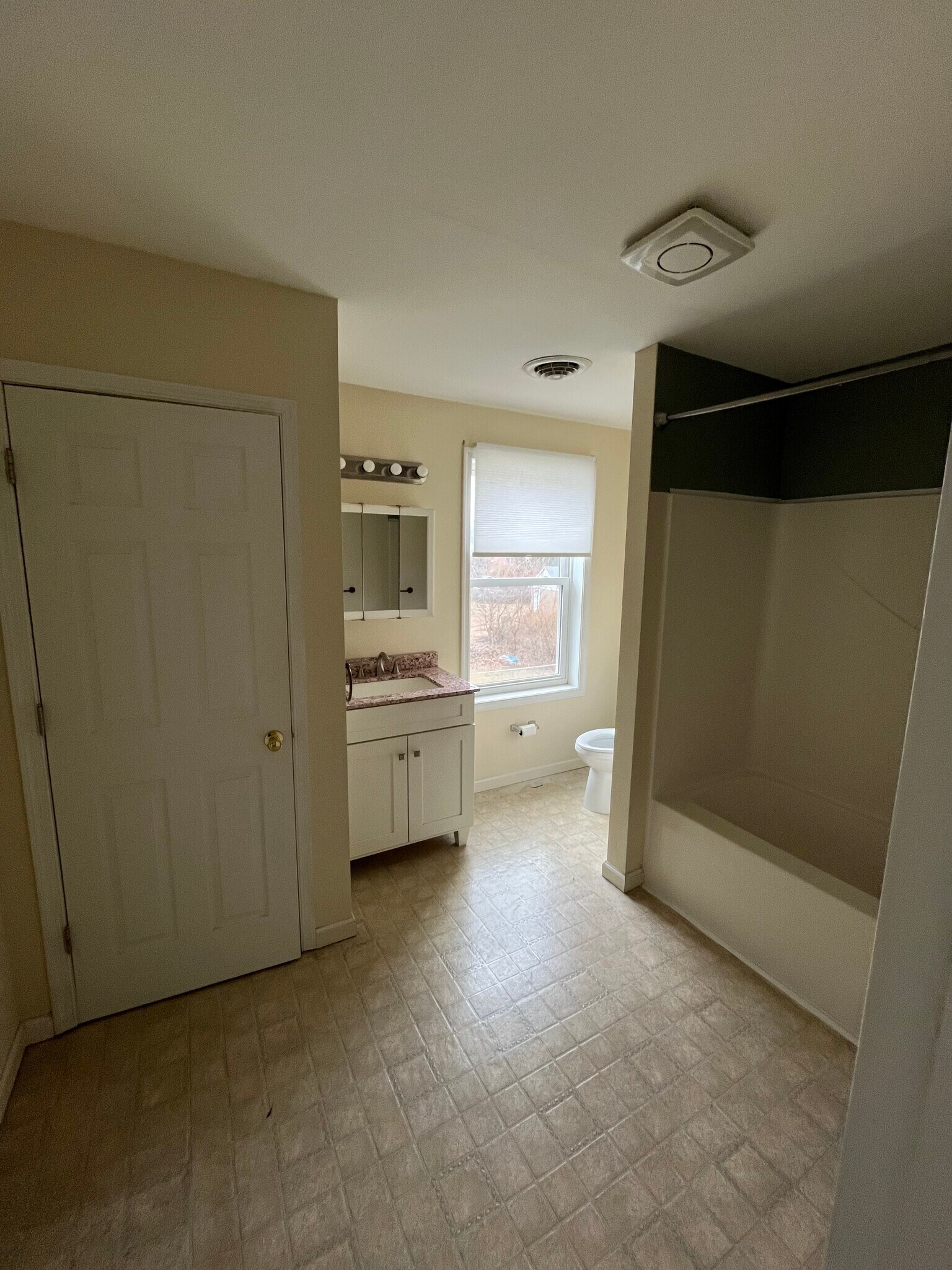 Building Photo - 428 E Front St