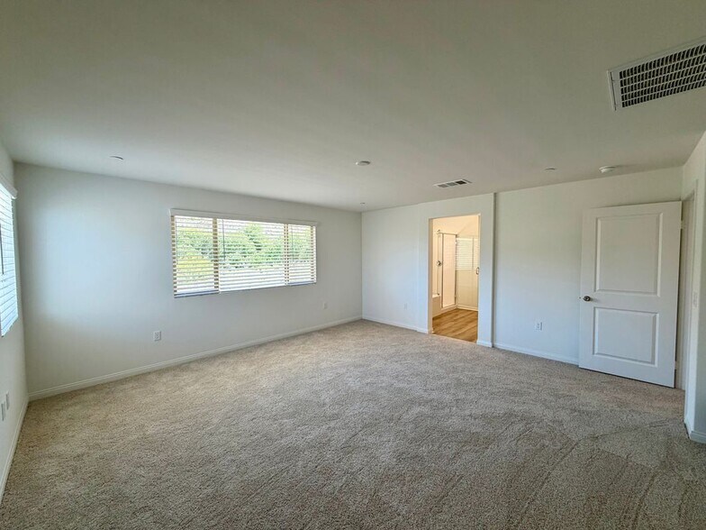 Building Photo - 21624 Thomas Ct