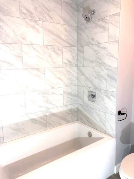 Building Photo - 49 Walnut St