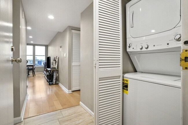 Building Photo - 20 Webster St