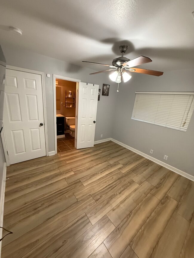 Building Photo - 215 Mallow Grove