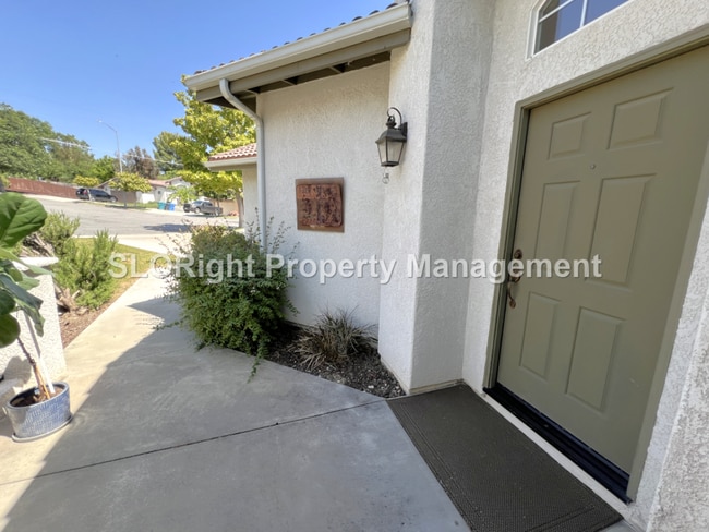 Building Photo - AVAILABLE AUGUST - Gorgeous 3 Bedroom Paso Robles Home