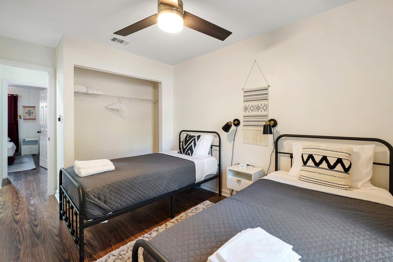 Building Photo - 1300 Nylic St