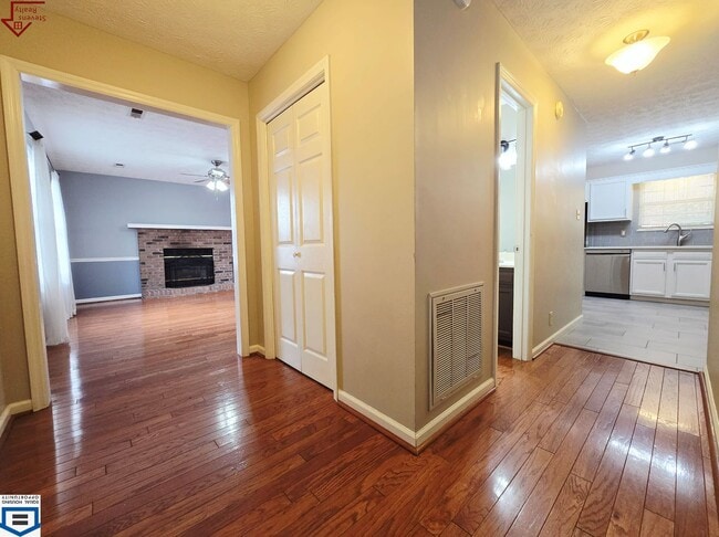 Building Photo - 1544 Pheasants Glen Dr