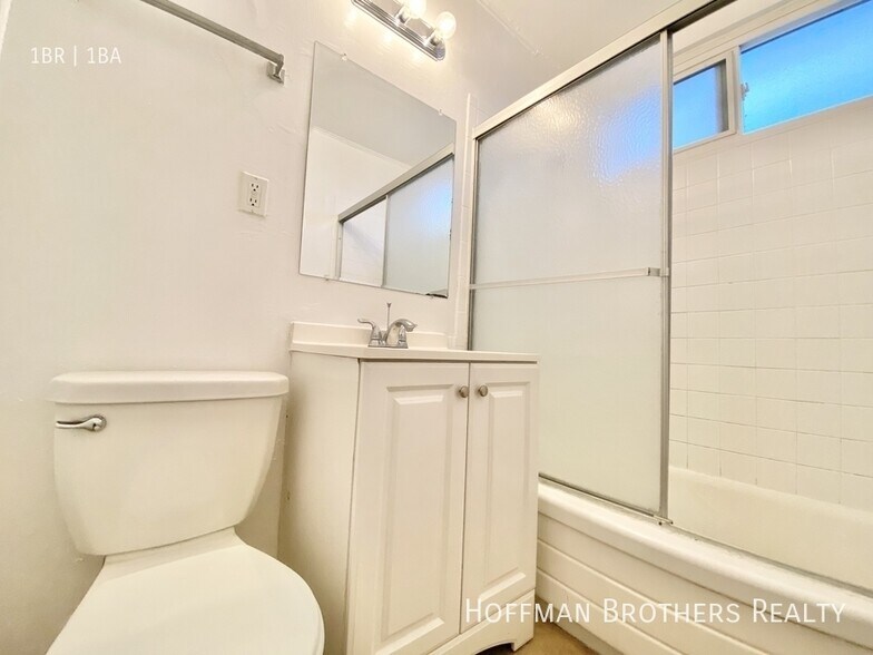 Building Photo - 16215 Vanowen St