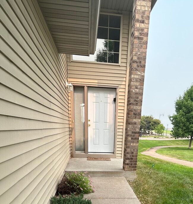 Building Photo - 9205 Orchard Cir