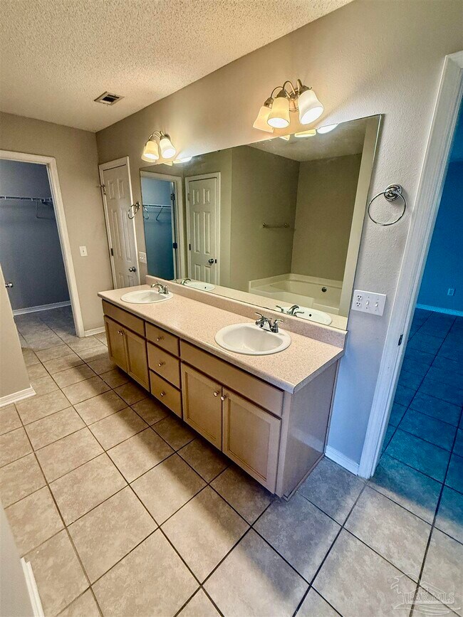 Building Photo - 11502 Aruba Dr