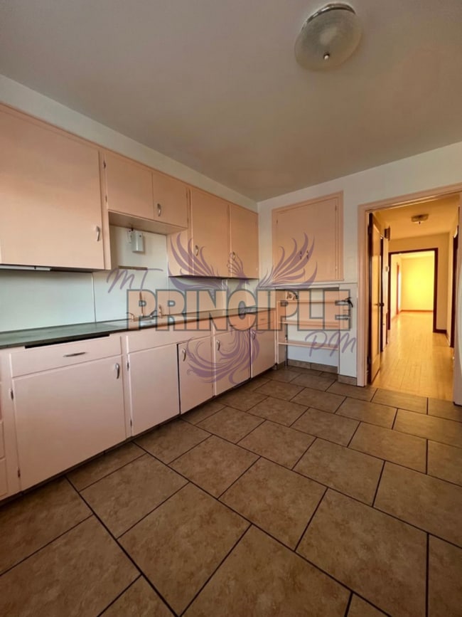 Building Photo - 403-405 1/2 W Granite