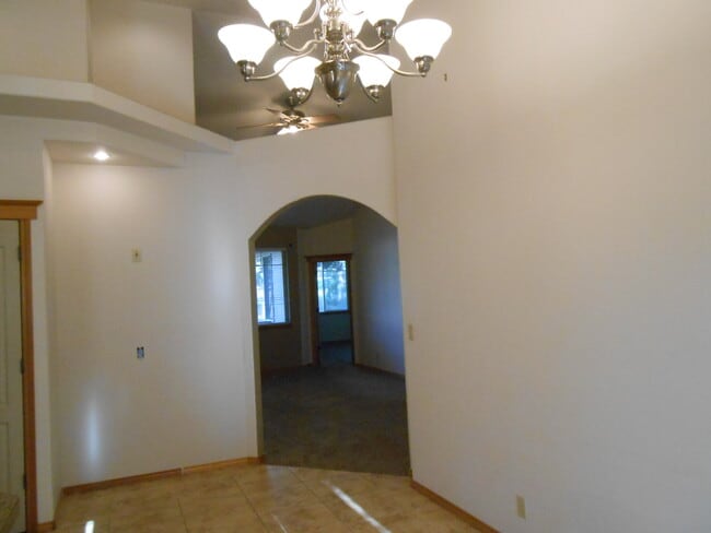 Building Photo - 1021 SW Crosscut Ct