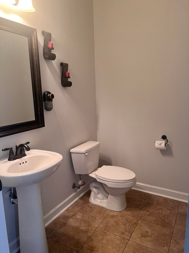 Building Photo - 411 Serene Ct