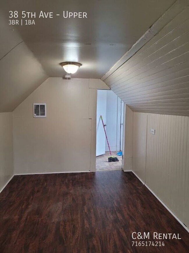 Building Photo - 38 5th Ave