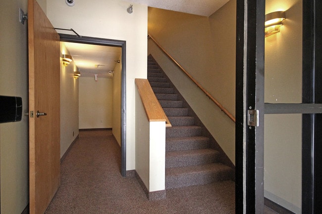 Building Photo - Pineview Manor