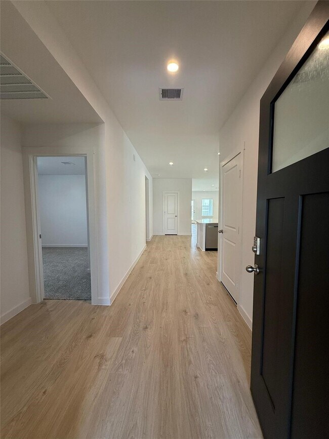Building Photo - 30703 Skye Villa Ln