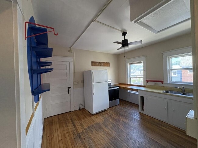 Building Photo - 48 Monroe St