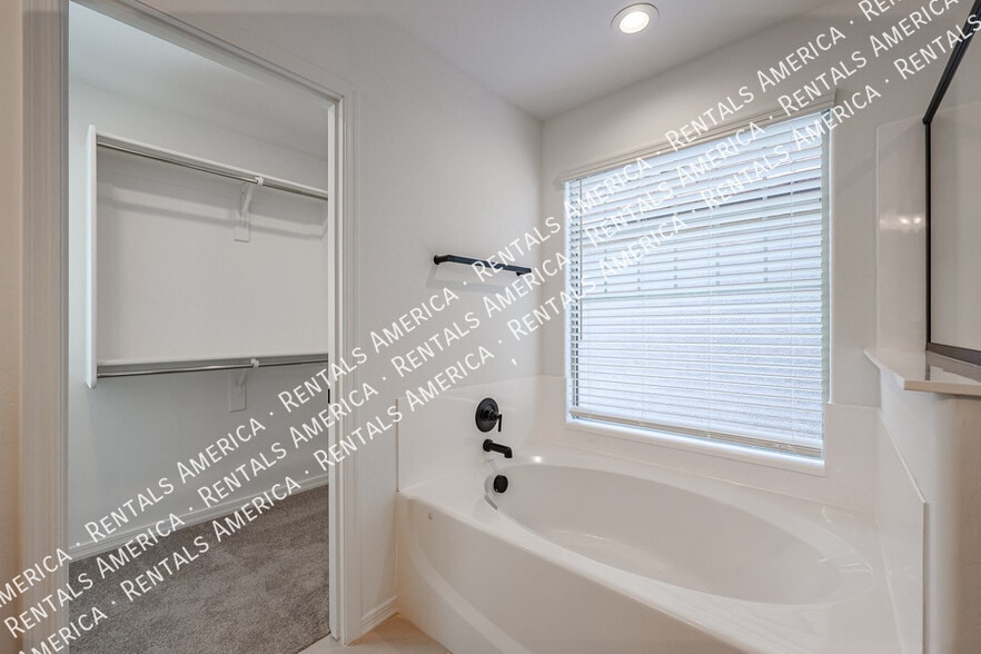 Building Photo - 3768 N 99th Dr