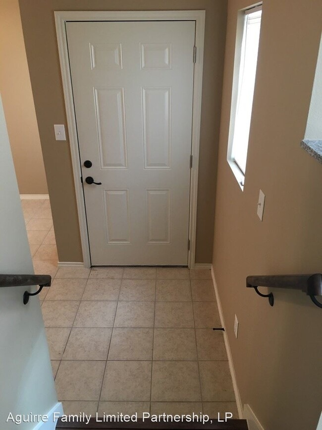 Building Photo - 2206 E Hwy 281