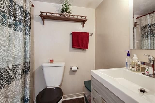 Building Photo - 1220 Teche St