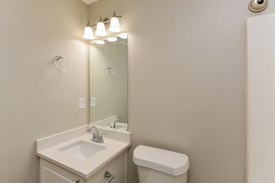 Building Photo - 225 Crestfield Cir