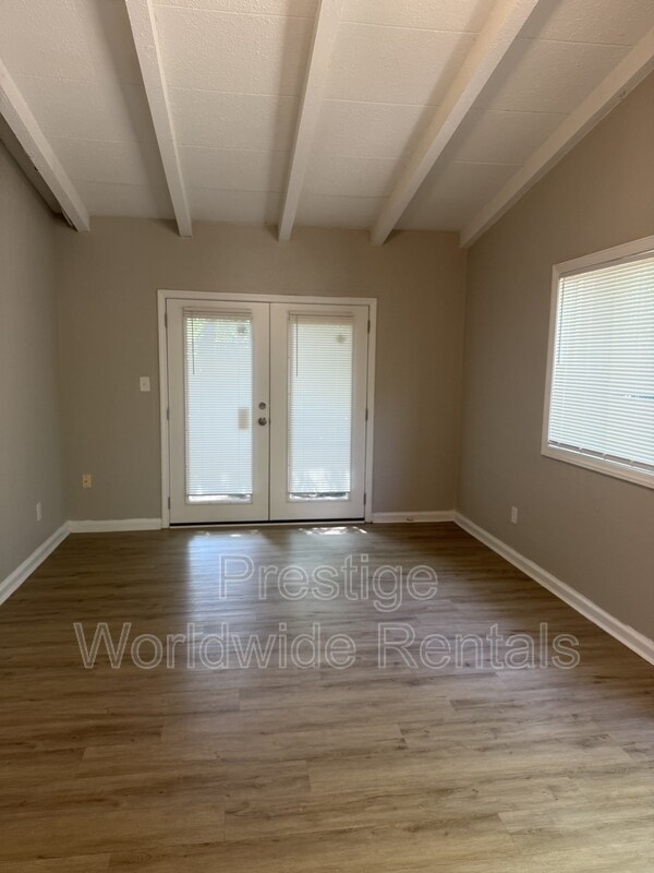 Building Photo - 4549 Sims St
