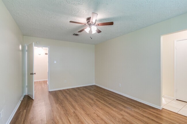 Building Photo - 22818 Canyon Lake Dr