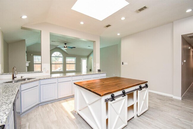 Building Photo - 23122 Beech Canyon Dr