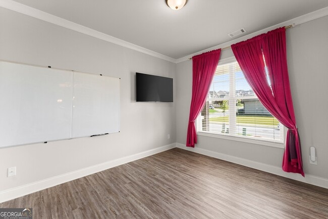 Building Photo - 4656 Silver Oak Dr SW