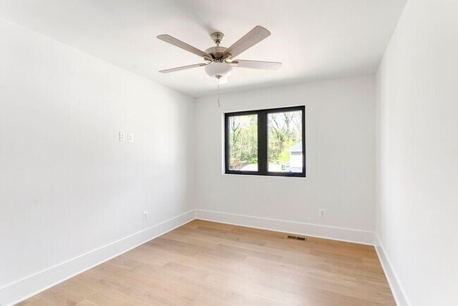 Building Photo - 981- 987 5th Street SW