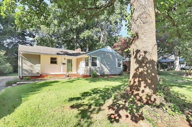 Building Photo - Discover the charm of this brick ranch nestled in the heart of Madison Park