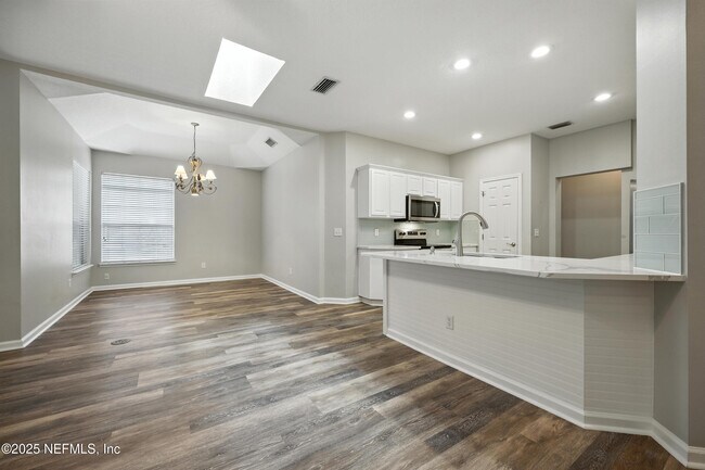 Building Photo - 4565 E Seneca Dr