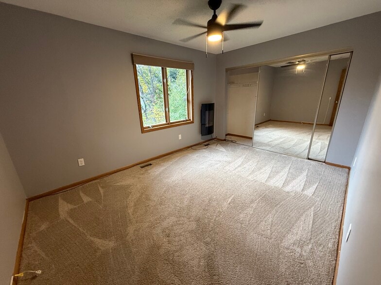 Building Photo - 5864 Red Cherry Ln