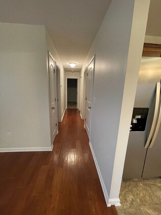 Building Photo - 104 Melody Ct