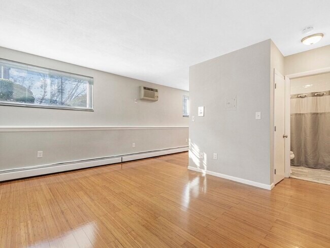 Building Photo - 180 River St