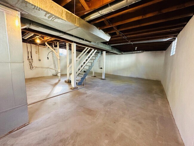 Building Photo - 4551 Lister Ave