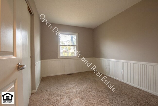 Building Photo - 1727 Maplewood Rd