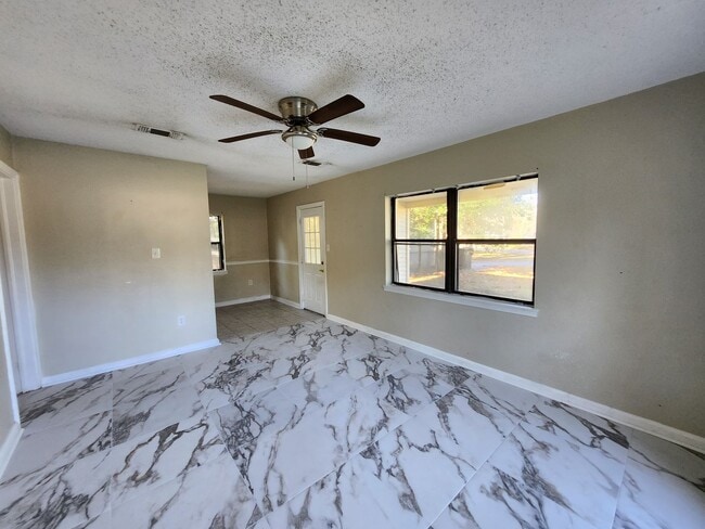 Building Photo - 5501 Mayfair Dr