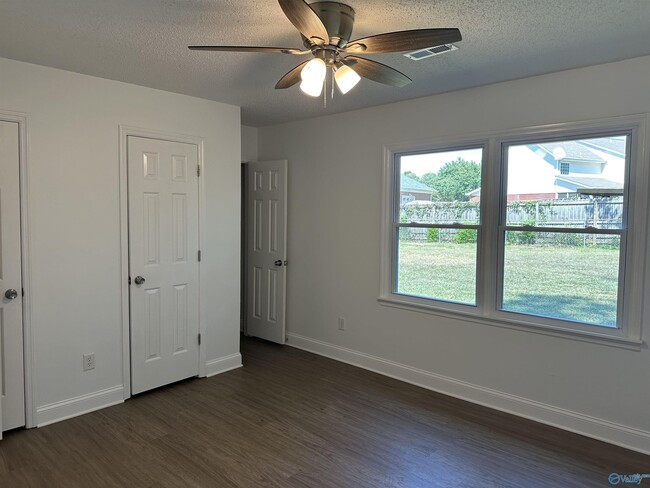 Building Photo - 127 Liza Ln