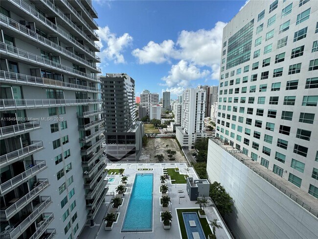 Building Photo - 690 SW 1st Ct
