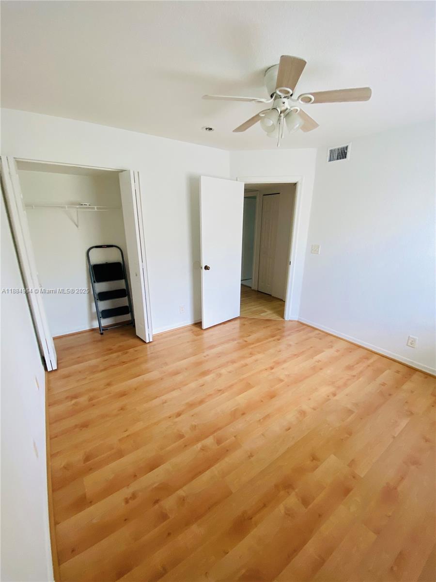 Building Photo - 2433 Pasadena Way