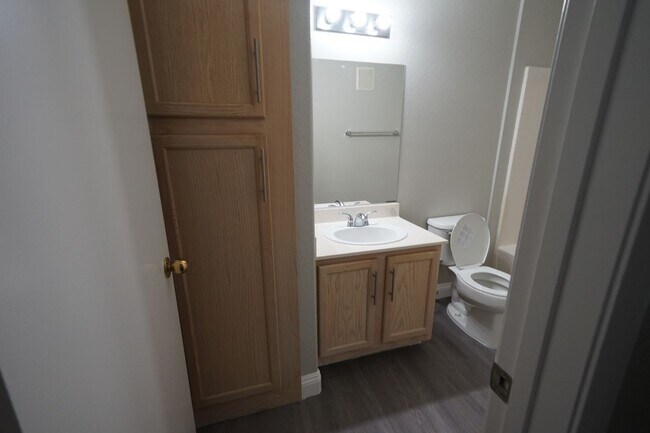 Building Photo - No Showings until 4/10/2026